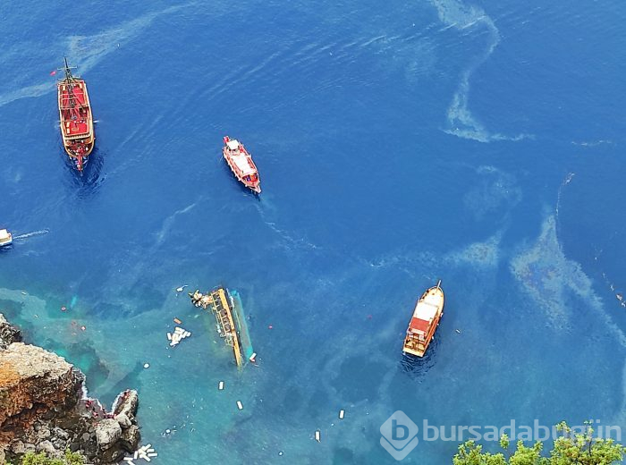 Antalya'da turist teknesi alabora oldu