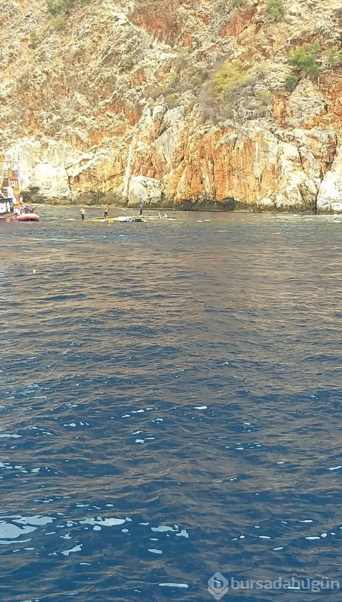 Antalya'da turist teknesi alabora oldu
