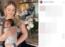 Iskra Lawrence'den anne oğul pozu!