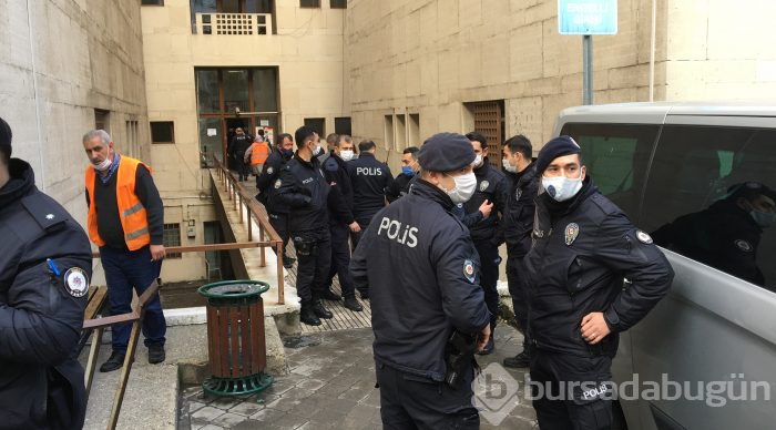 Bursa Adliyesi'nde bıçaklı kavga: 4 yaralı 