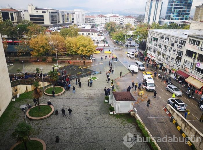 Bursa Adliyesi'nde bıçaklı kavga: 4 yaralı 