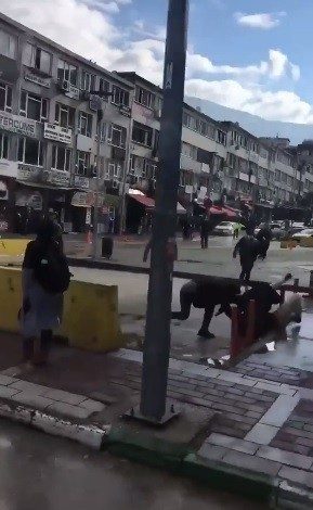 Bursa Adliyesi'nde bıçaklı kavga: 4 yaralı 