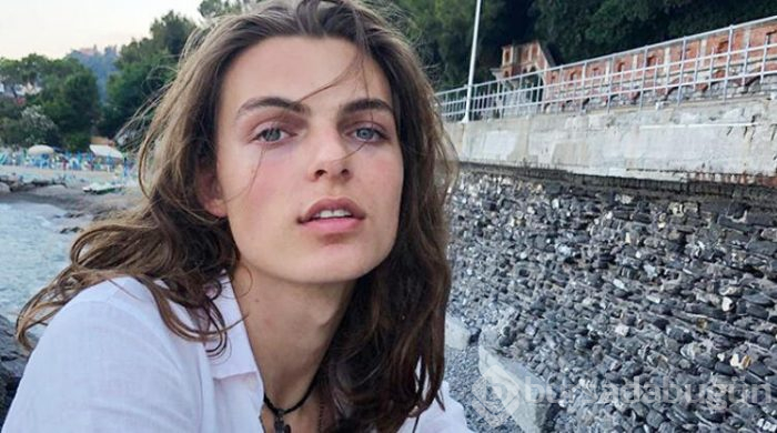 Ojeleri ile dikkat çeken Elizabeth Hurley'in oğlu, objektiflere takıldı...