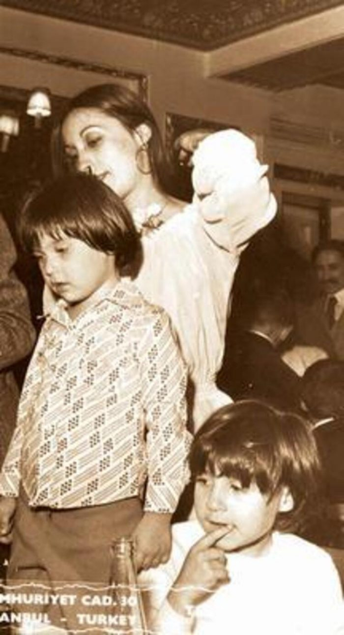 Ünlülerin bu hallerini hiç görmediniz! İşte ünlü isimlerin çocuklukları...