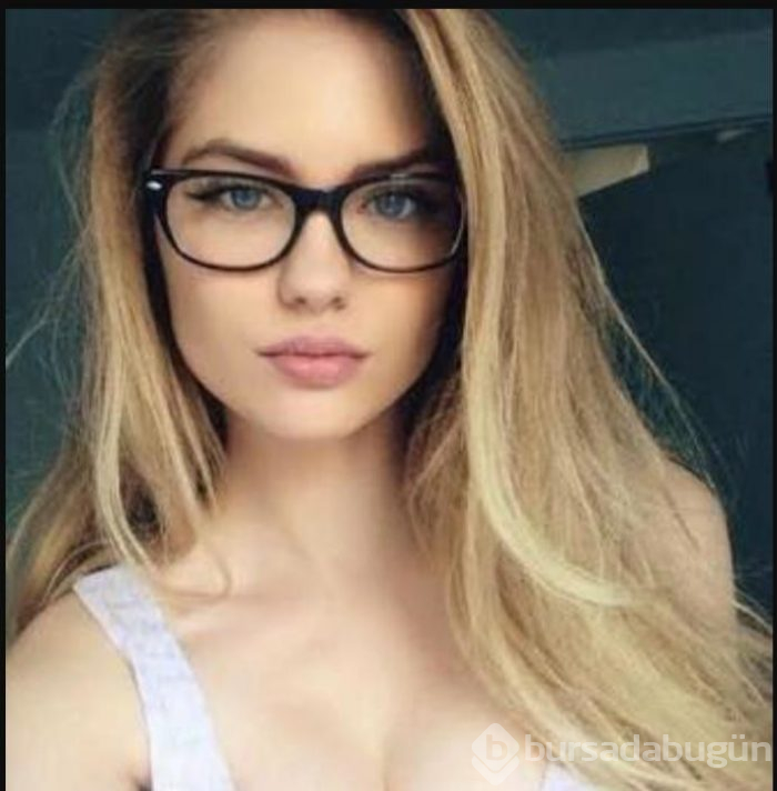 Gözlük kullanan kızlar için makyaj tavsiyeleri