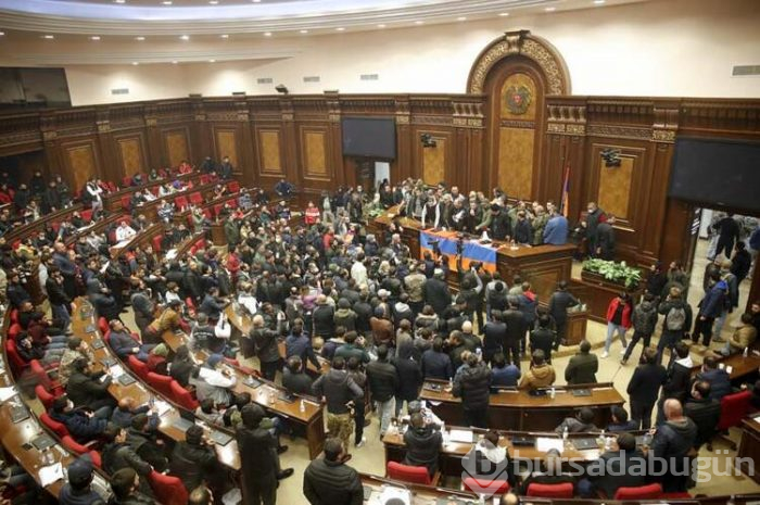 Hezimetin ardından Paşinyan'dan art arda itiraflar!