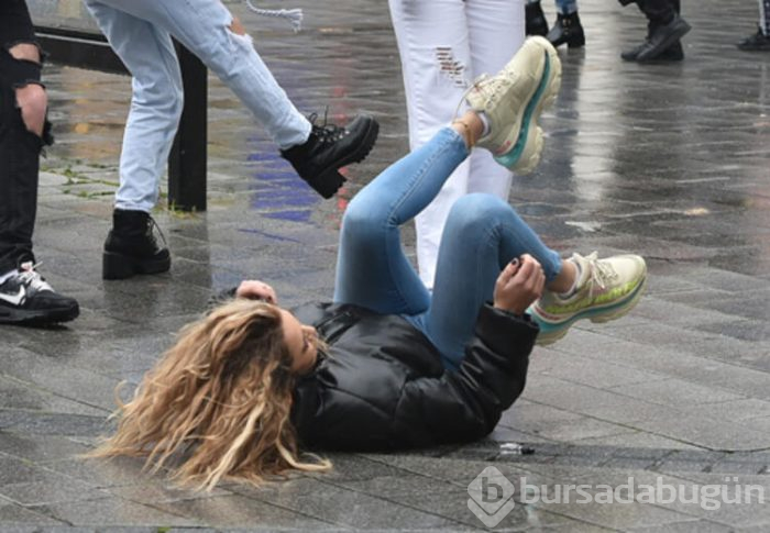 TV yıldızı sosyal medya için video çekerken kendini yerde buldu