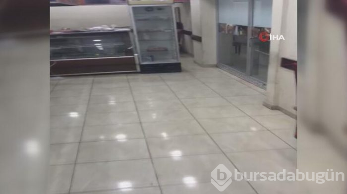 Polis kokoreççinin merdivenlerinden inince şaşıp kaldı! Gizli pavyon