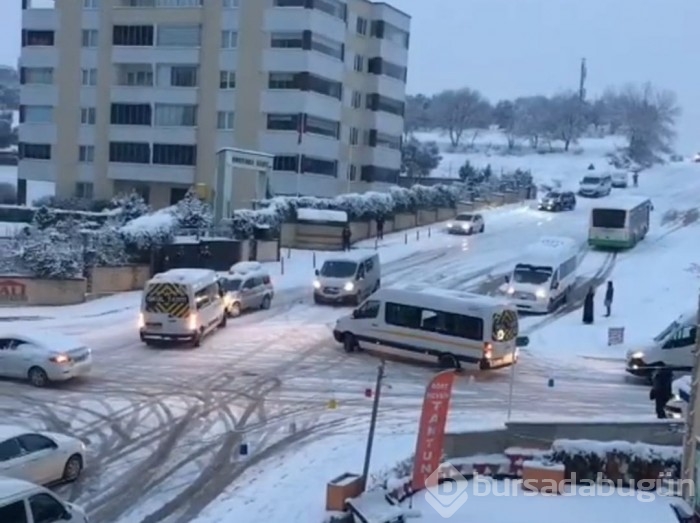 Kar yağışı Bursa'da trafiği felç etti! 