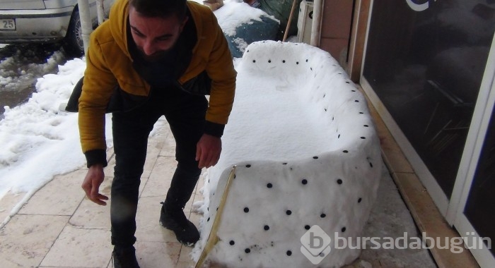 Kar yağışı Bursa'da trafiği felç etti! 