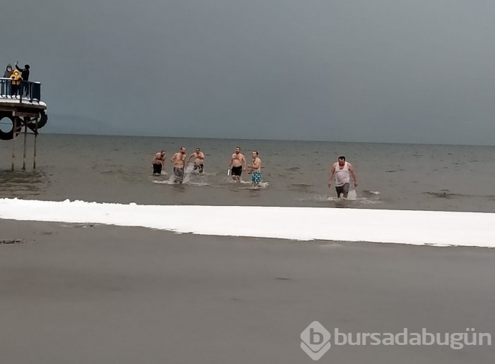 Kar yağışı Bursa'da trafiği felç etti! 