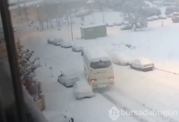Kar yağışı Bursa'da trafiği felç etti! 