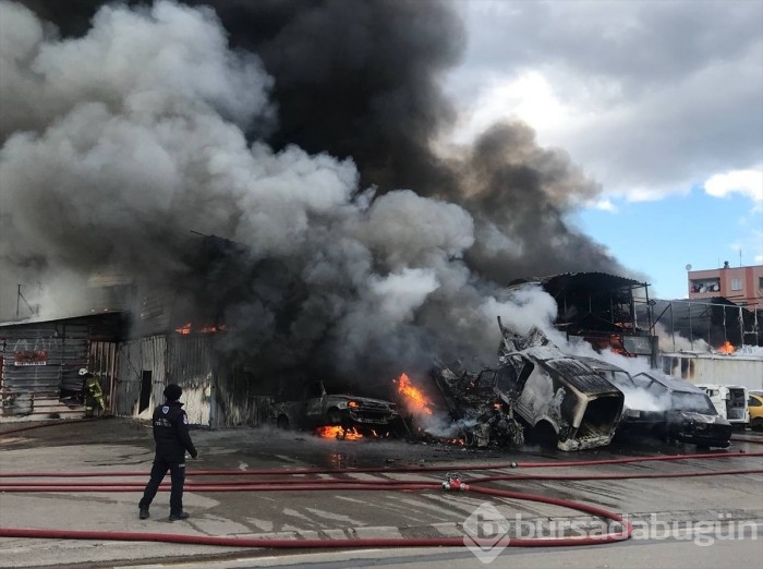Bursa'da oto yedek parça dükkanında yangın