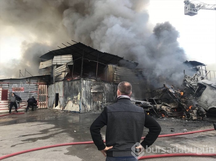 Bursa'da oto yedek parça dükkanında yangın
