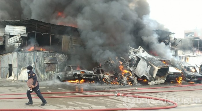 Bursa'da oto yedek parça dükkanında yangın