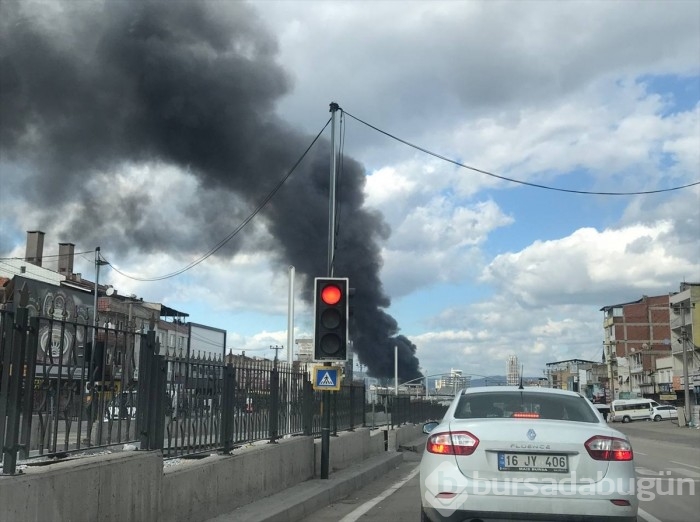 Bursa'da oto yedek parça dükkanında yangın