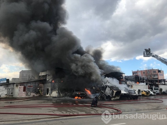 Bursa'da oto yedek parça dükkanında yangın