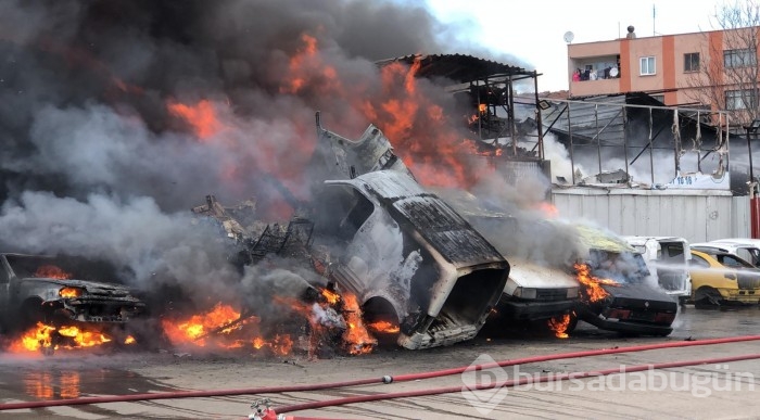 Bursa'da oto yedek parça dükkanında yangın