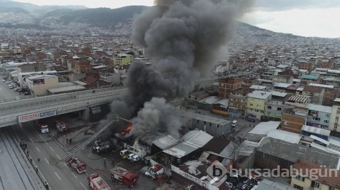 Bursa'da oto yedek parça dükkanında yangın