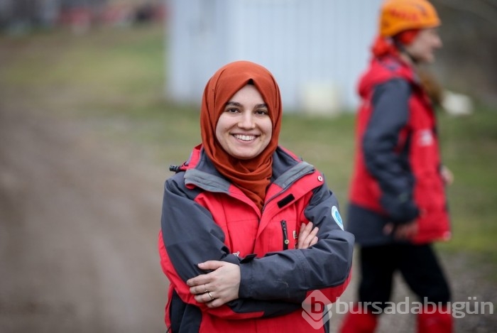 Bursa'da farklı meslek gruplarına mensup 30 kadın arama kurtarma gönüllüsü kadınlar hazır kıta bekliyor 