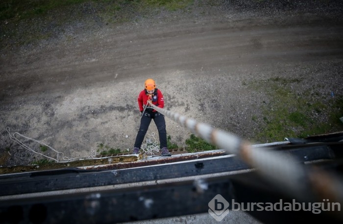 Bursa'da farklı meslek gruplarına mensup 30 kadın arama kurtarma gönüllüsü kadınlar hazır kıta bekliyor 