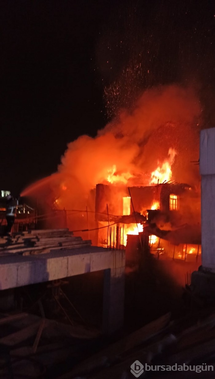Bursa'da tarihi binada yangın