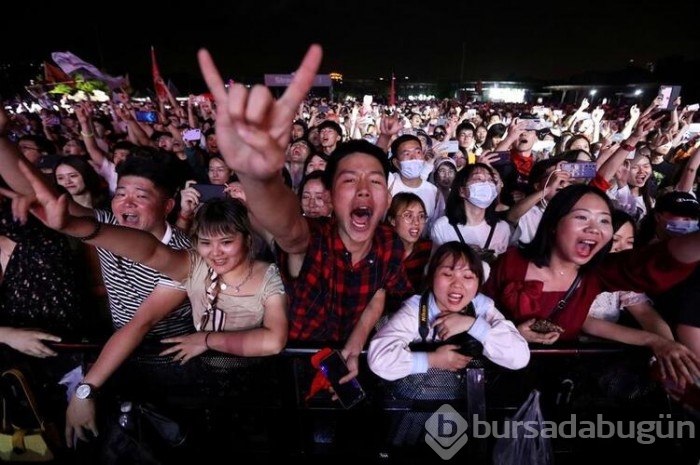 Salgının çıkış noktası Wuhan'da binlerce kişilik festival!
