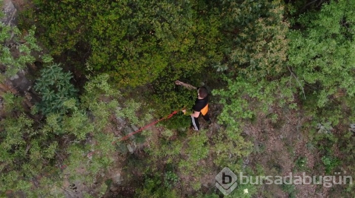 Bursa'da polislerden kaçmak için kayalıklara tırmandı, mahsur kaldı!