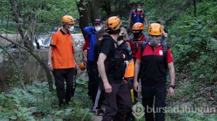 Bursa'da polislerden kaçmak için kayalıklara tırmandı, mahsur kaldı!