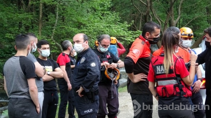 Bursa'da polislerden kaçmak için kayalıklara tırmandı, mahsur kaldı!