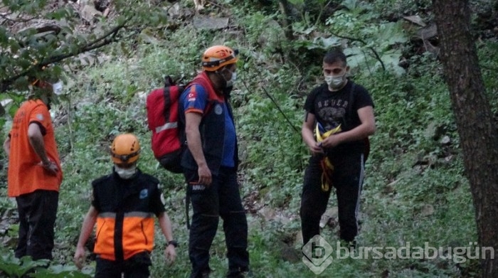 Bursa'da polislerden kaçmak için kayalıklara tırmandı, mahsur kaldı!