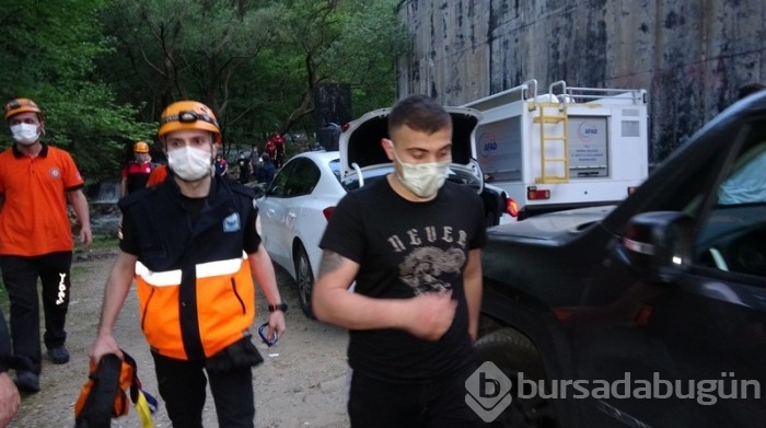Bursa'da polislerden kaçmak için kayalıklara tırmandı, mahsur kaldı!