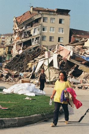 17 Ağustos depreminde akıllara kazınan görüntüler