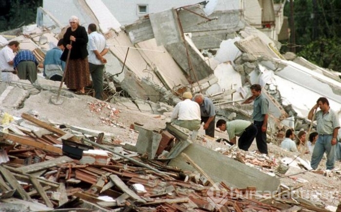 17 Ağustos depreminde akıllara kazınan görüntüler