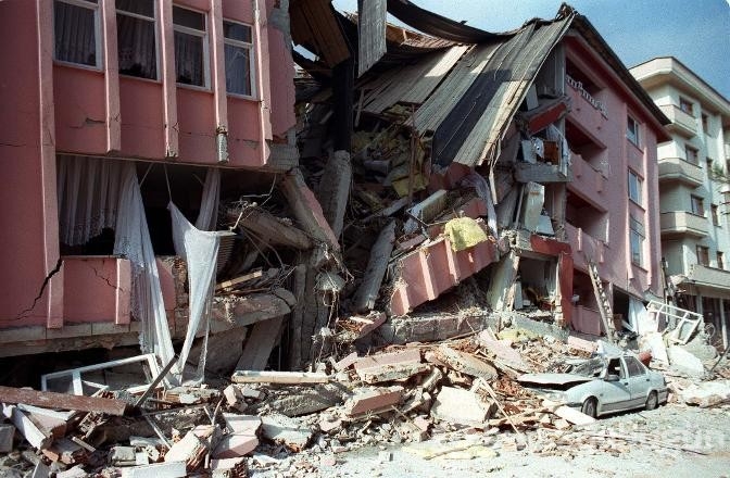 17 Ağustos depreminde akıllara kazınan görüntüler