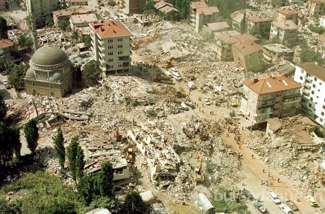 17 Ağustos depreminde akıllara kazınan görüntüler