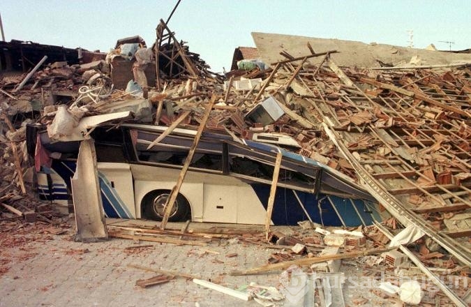 17 Ağustos depreminde akıllara kazınan görüntüler