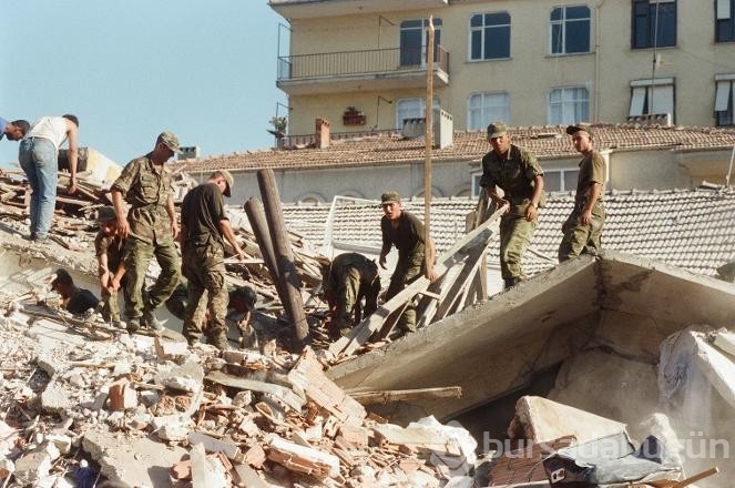 17 Ağustos depreminde akıllara kazınan görüntüler