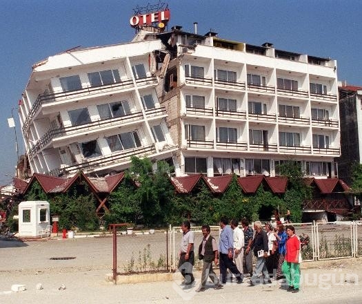 17 Ağustos depreminde akıllara kazınan görüntüler
