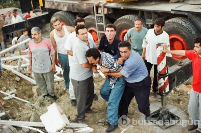 17 Ağustos depreminde akıllara kazınan görüntüler