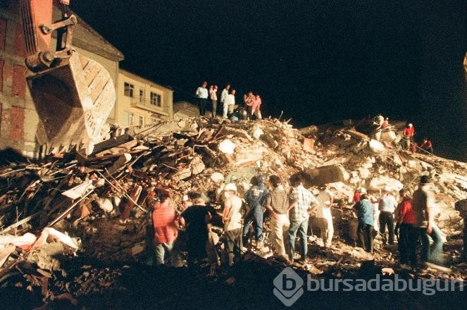 17 Ağustos depreminde akıllara kazınan görüntüler