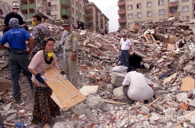 17 Ağustos depreminde akıllara kazınan görüntüler