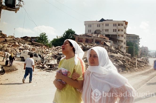 17 Ağustos depreminde akıllara kazınan görüntüler