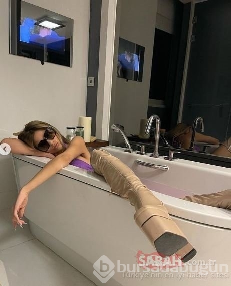  Nihal Candan'ın beyaz minili paylaşımı 