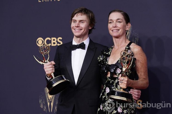Emmy Ödülleri'ne iki dizi damga vurdu!
