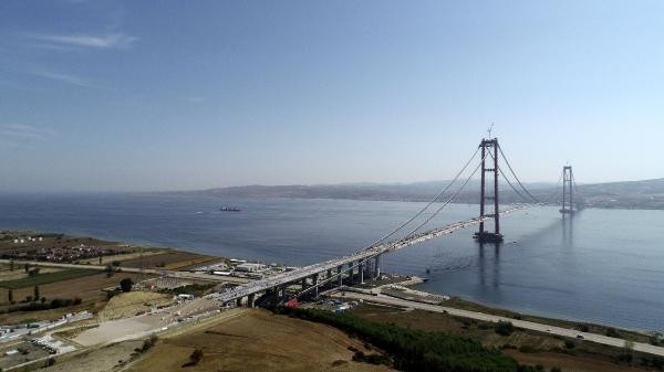 1915 Çanakkale Köprüsü yolu için 6 tabliye montajı kaldı...