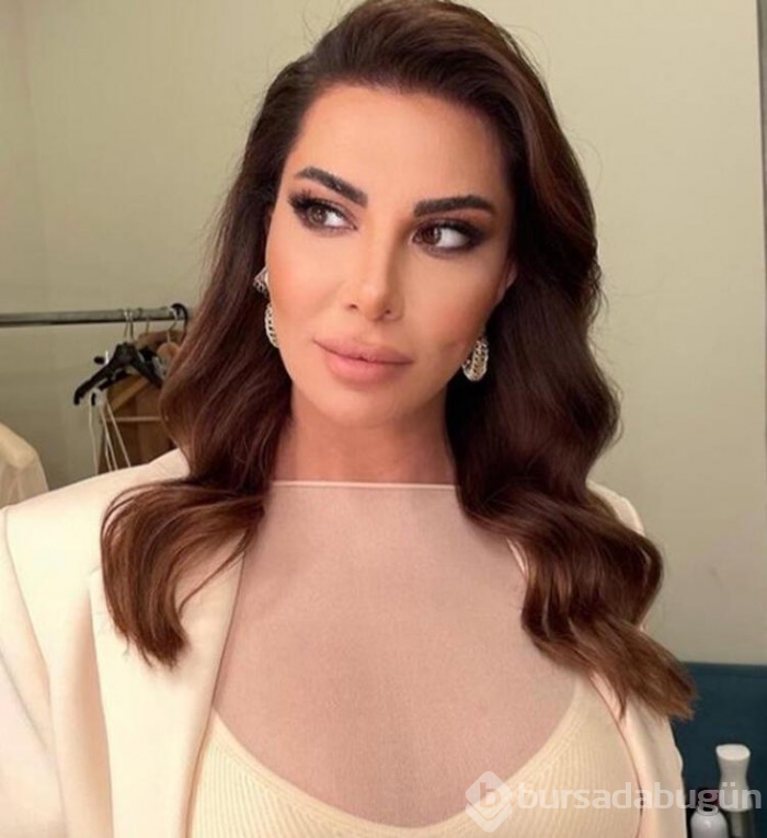 Ebru Yaşar'dan sahne kostümü açıklaması!