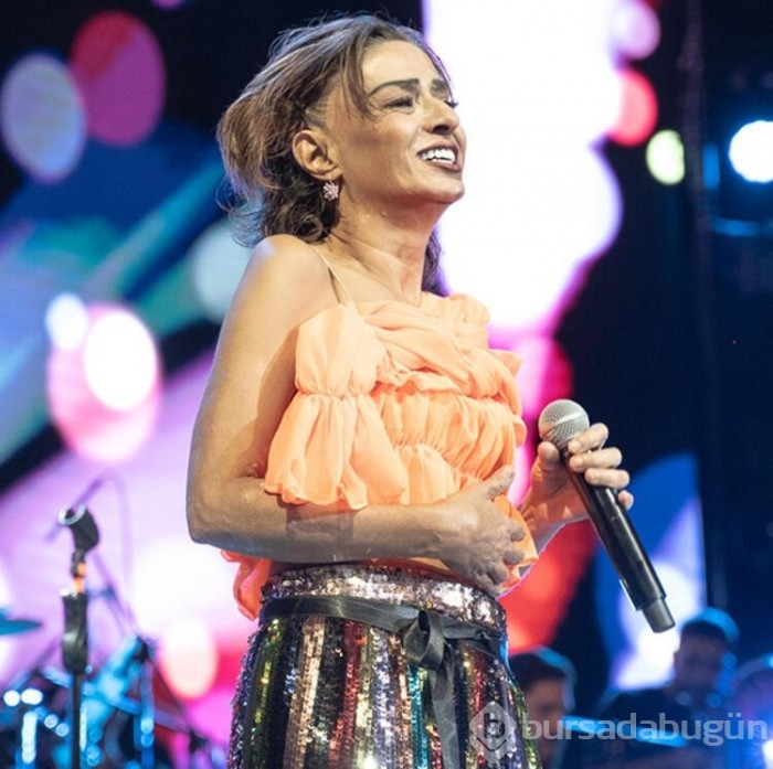 Yıldız Tilbe esprileriyle Harbiye'yi kahkahaya boğdu!
