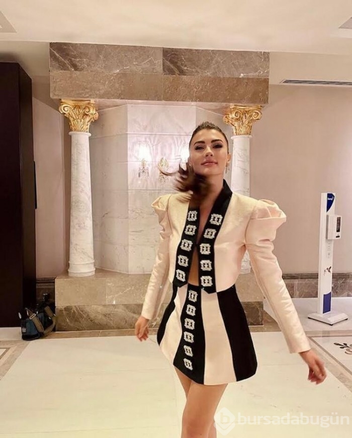 Burcu Özberk iddialı kıyafetiyle dikkat çekti!
