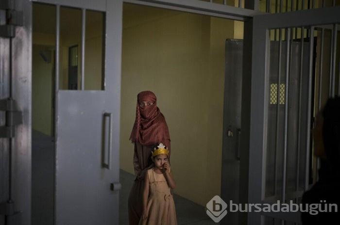 Taliban sığınma evine giden Afgan kadınları cezaevine yerleştirdi